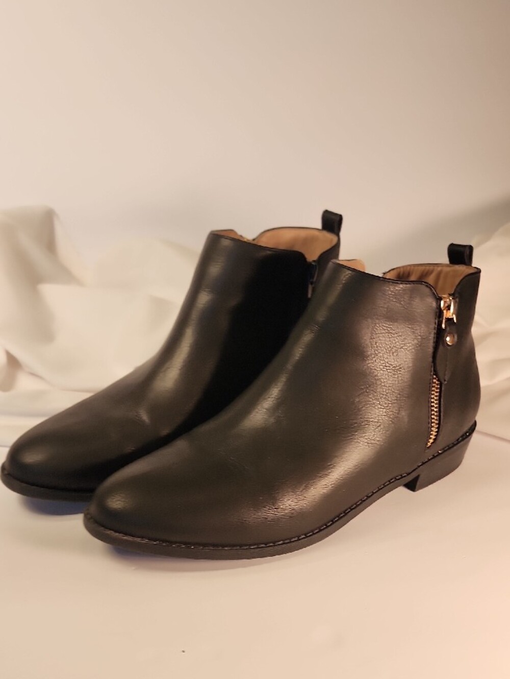Black Leather Ankle Boots with Side Zip From Macy's Journee Collection Size 9 - Picture 7 of 8
